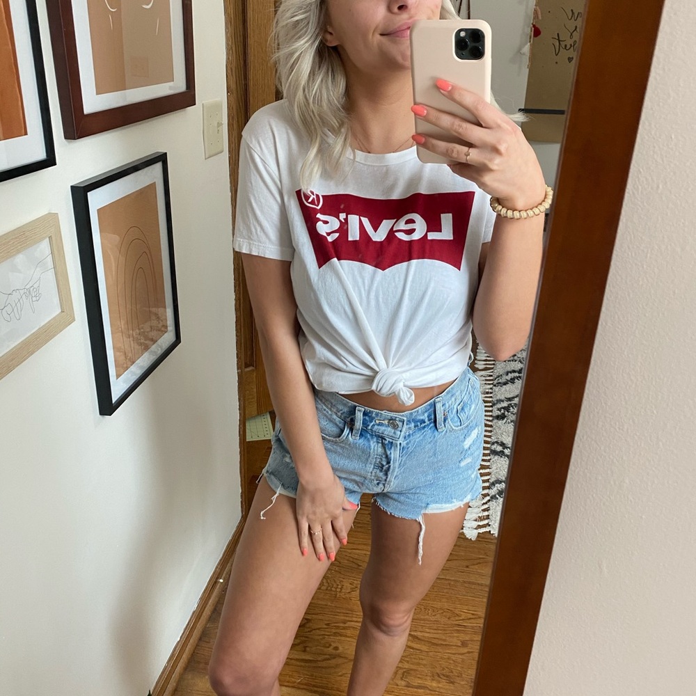Levi’s tee!